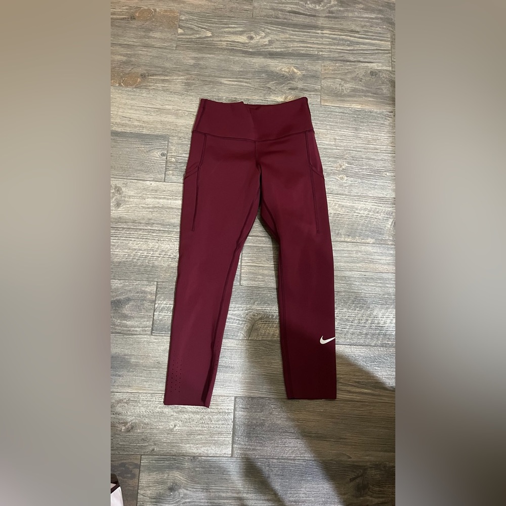 maroon Nike workout leggings